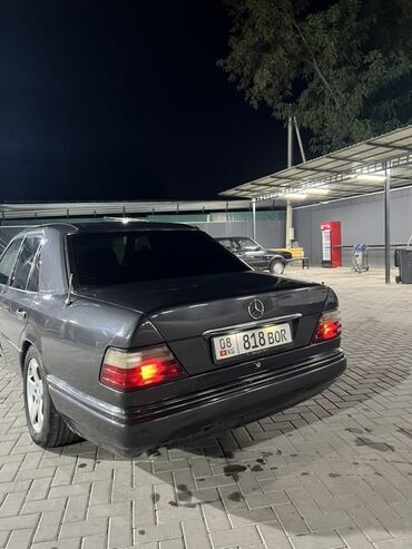 прицепы на трактор: Mercedes-Benz W124: 1993 г., Седан
