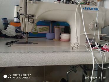 Швейные машины: Продаю прямостроску и пяти нитку безшумные