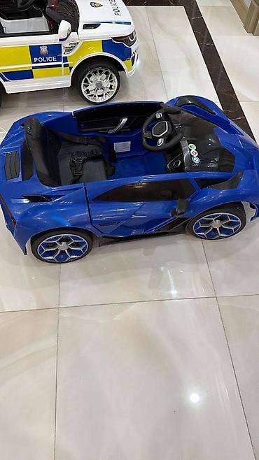Uşaq üçün elektrik maşınları: Uşaq üçün elektrikli miniatür avtomobil – sport kupe dizaynı, mavi — 2