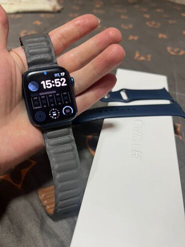 Аксессуары: Продаю Apple Watch 7 45mm. покупал новыми. обклеил пленкой от