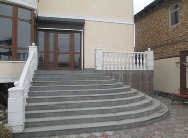 аренда помещения с кухонным оборудованием: Сдаю Офис, 40 м², В бизнес центре, С видом на горы, С оборудованием, С отдельной кухней
