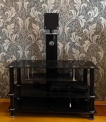 plastik rəf: TV stendi və divara bərkidilmə paneli - Material: qara şüşə rəfli — 1