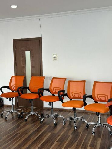 Ofis kreslosu 5 eded. Heç bir deffekti yoxdur. Hamısı bilrikdə 170