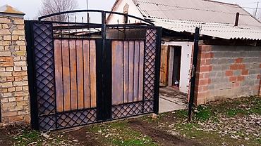 Продажа коттеджей и домов: Продаётся дом с большим закрытым двором. - высокий забор по at lalafo.kg — 1 Продажа коттеджей и домов: Продаётся дом с большим закрытым двором. - высокий забор по — 1