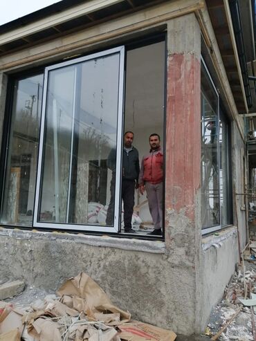 Tikinti işləri: Şüşə ofi̇s və otağ lar üçün ara kəsmə. Kəyfi̇yyatli̇. Sərfəli̇ — 23