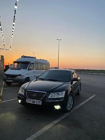 Hyundai: Hyundai Sonata sedan - Kuzov: qara rəng, 4 qapılı sedan - Mühərrik və — 1