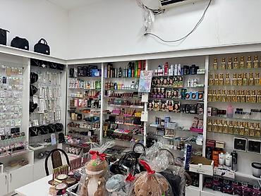 icareye cay evi: Tek vitrinler satilir bir dukanin butun vitrinleri var — 2