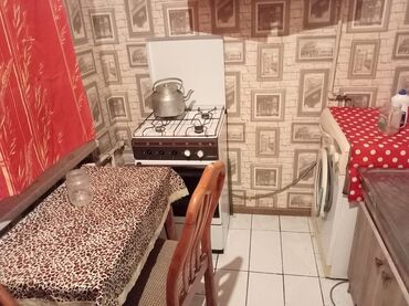 Uzunmüddətli kirayə mənzillər: Insaatcilar metrosunun yaxinligi 5/5 mertebesi 2 otagli menzile bey — 3