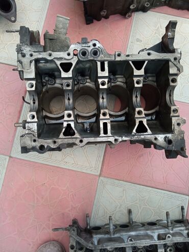Sbor motorlar və silindr başlıqları: Toyota KAROLLA 1.6 l, Dizel, 2006 il, İşlənmiş — 8