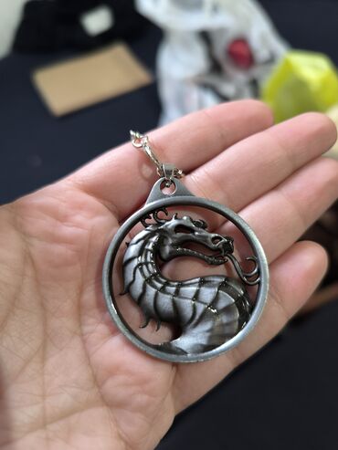 helanke na engleskom: Pendant necklace