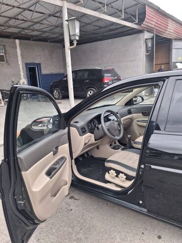 Hyundai: Hyundai Accent: 1.4 l | 2008 il Sedan — 12