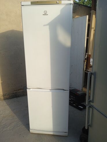 селекци: Холодильник Indesit, Б/у, Двухкамерный, 60 * 185 * 45