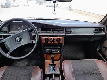 Mercedes-Benz: Barter maraqldir - Kuzov: 4 qapılı sedan, gümüşü rəng - Mühərrik: ön — 11