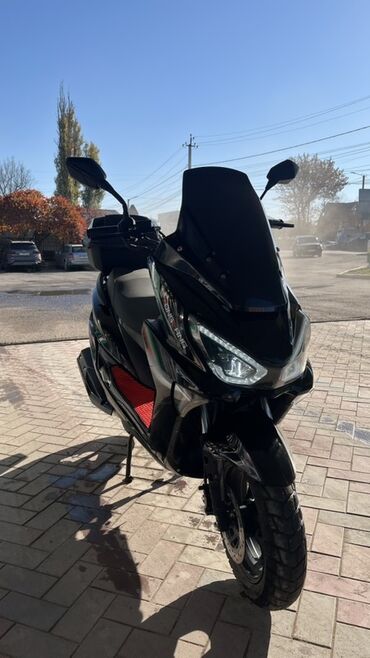 домкраты авто: Макси-скутер 150 куб. см, Бензин, Колдонулган