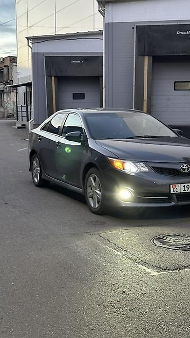 Toyota: Toyota Camry: 2012 г., Седан — 2