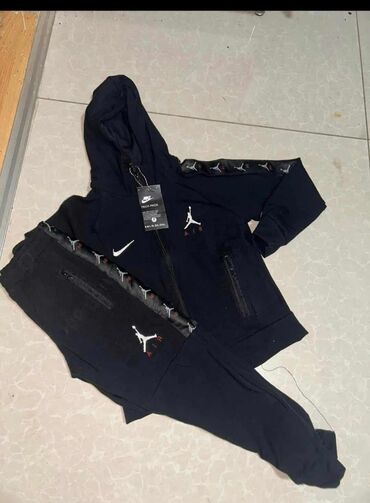 Komplet trenerke: Komplet dečije trenerke sa kapuljačom i patentnim zatvaračem, idealan — 2