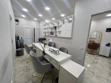 Salon masaları: Manikür üçün masa, Güzgüsüz