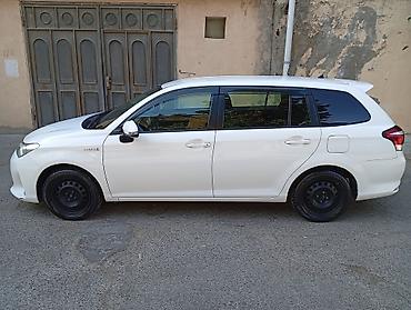 bort baqaj: Toyota Corolla Fielder Hybrid, ağ rəng, universaI kuzov. Texniki — 2