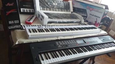 синтезатор korg pa 50: Pianeno.Təzə.Upakovka. 88 klaviş. 7 oktava yarım Ağ rəngli qatlanan