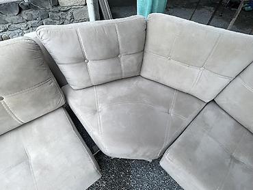 Divan və kreslo dəstləri: Bej rəngdə künc divan dəsti - Tərkib: 2 böyük üçoturacaqlı modul + — 10