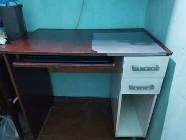 Компьютерные столы: Компьютерный стол, С полками