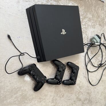 PS4 (Sony Playstation 4): Ps4 pro 1 tb 3 dualshock bu qi̇ymətə tapilmaz səs qizma ki̇mi̇