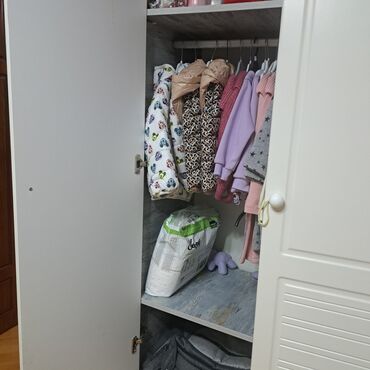купить бу шкаф для одежды: Oğlan və qız üçün, İşlənmiş, 3 qapılı, Açılan, Düz dolab