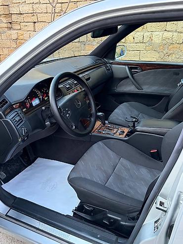 mercedes şəkilləri: Mercedes-Benz E-Class: 2.2 l | 1999 il Sedan — 6