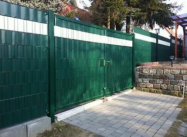 Proizvodi od rolovanog metala, metalni kanali: Zakačka za traku rebrastu 19 cm – PVC 📍 Panelna ograda – Fence System — 9