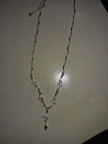 ogrlica din: Ogrlica nova prelepa,kupljena u Ušću
Uplata na račun pa slanje odmah