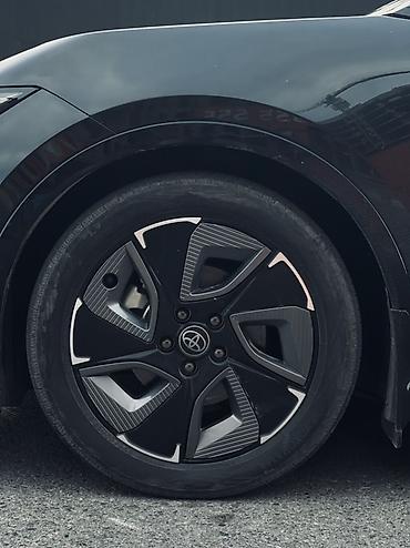 Toyota: Toyota bZ3: 2025 г., Автомат, Электромобиль, Лифтбек — 7