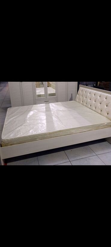 мебель из россии: Спальный гарнитур, Двуспальная кровать, Матрас, цвет - Белый, Б/у