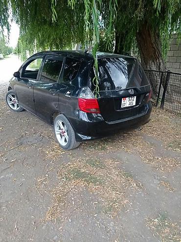 Продажа авто: Honda Fit: 2002 г., 1.3 л, Вариатор, Седан — 2