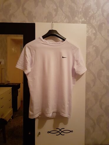 reqs paltarı: Futbolka Nike, XL (EU 42), rəng - Ağ