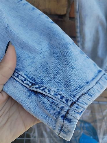 kaftan: Amisu ženske farmerke, svetlo ispran denim (acid wash), uski — 6