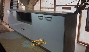 Komode: TV komoda od bele iverice 2.30m duzine. Moguca izrada i dugih — 4