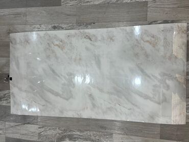 Mərmər effektli PVC panellər: Mərmər effekti verən PVC divar panelləri. 1.Arxasi izolesiyalidi nəm — 2