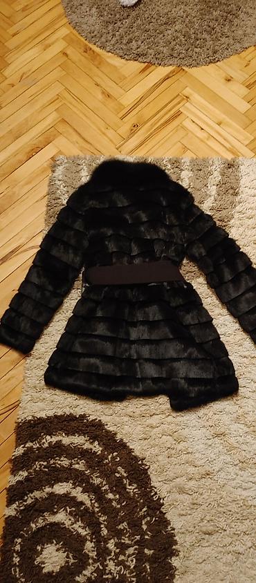 Krzneni kaputi: Ženska bunda od prirodnog krzna, crna - Materijal: spolja 100% — 2