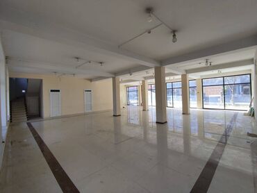 Digər kommersiya daşınmaz əmlakı: Heyder eliyev prospektində mərkəzdə, 3 mərtəbəli, obyekt icareye — 4