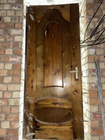 купить навесной кухонный шкаф: Межкомнатная глухая дверь, Дерево, Из массива дерева, цвет - Коричневый