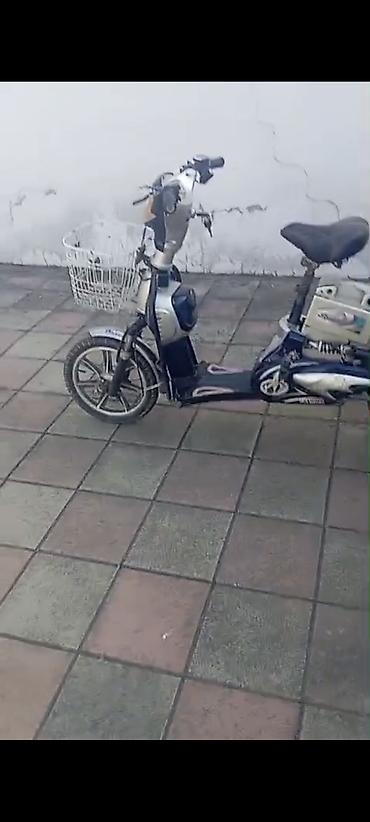 giant velosiped satilir: Elektrik velosipedi/scooter ‑ Rəng: tünd mavi-gümüş ‑ Ön tərəfdə — 1