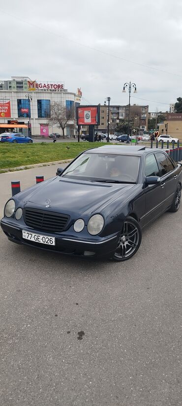 Mercedes-Benz: Mercedes-Benz E-Class: 2.2 l | 2001 il Sedan