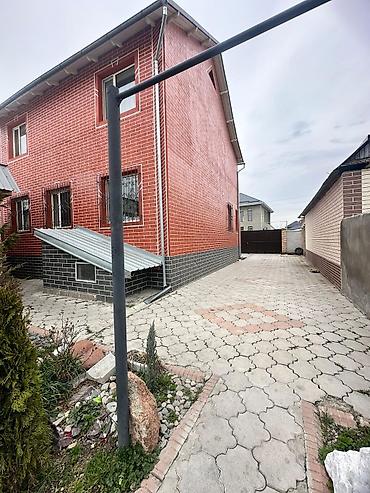 Продажа коттеджей и домов: Продаётся дом в ж/м Ала Тоо 5 соток,дом 193м2 •Дом из кирпича — 2