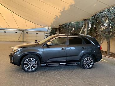 kia bongo: Kia Sorento SUV - Kuzov: tünd boz rəng, 5 qapı, dam relsləri və yan — 4