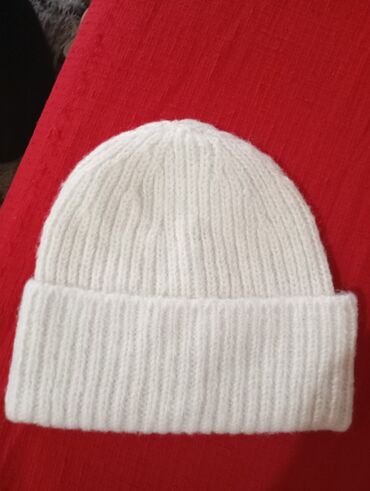 Kape, šalovi i rukavice: Kape zenske,muske,deciji i salovi.Novo i kao novo kape po 250d salovi — 27