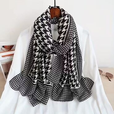 Šalovi: Ženski šal Dimenzije 178x73cm Cena 1600din Poručuje se,isporuka za — 14