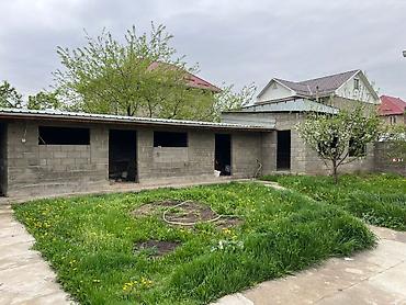 Продажа коттеджей и домов: Продается дом с просторным двором и хозяйственными постройками. - — 21