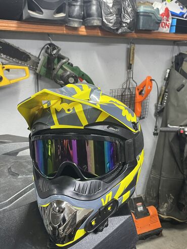 мотоцикл шлем: Шлем размер M,с очками 3000сом