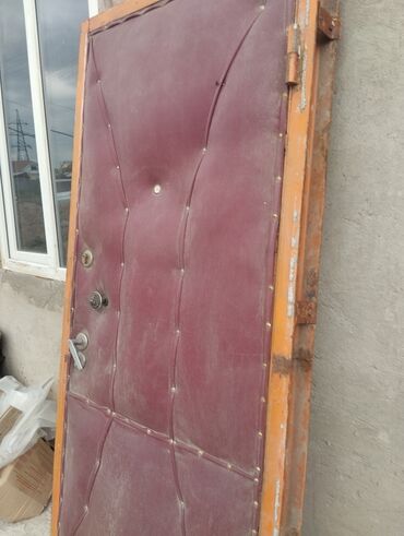 Другие товары для дома: Дверь железная прочная продаю