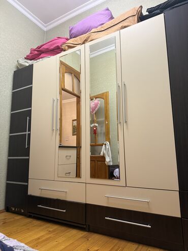 şifonerlər islenmis: İşlənmiş, Açılan, 6 qapı Düz dolab, Qarderob, paltar dolabı